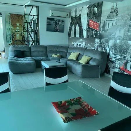 Brand House Near Appartamento